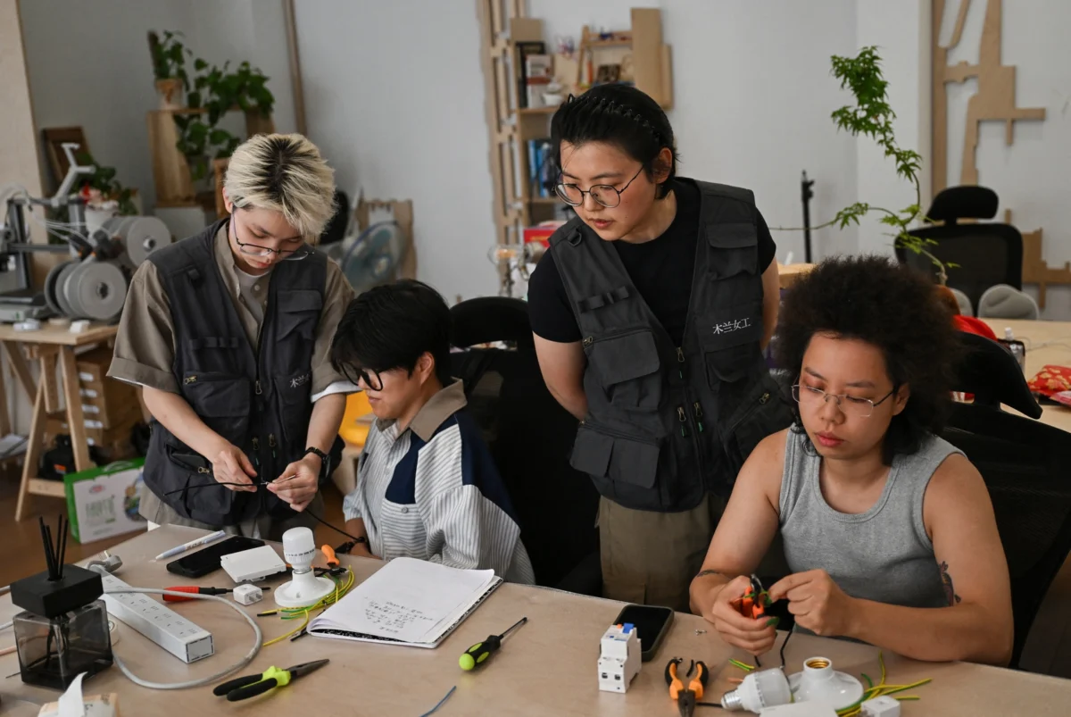Women Forge New Paths in China’s Trades, Challenging Gender Norms in DIY and Home Maintenance