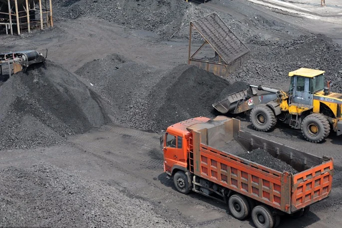 China Accelerates Industrial Capacity Cuts, Exceeding Targets in Coal and Steel Sectors