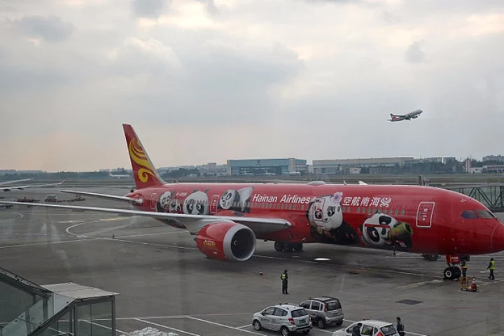 Hainan Airlines Intensifies Trans-Pacific Ambitions, Targeting Shanghai-US Direct Routes Amidst Robust Market Growth