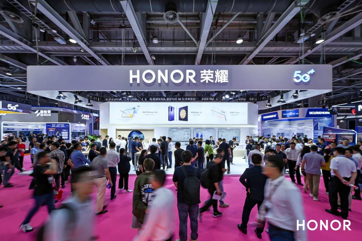 Honor Announces Revolutionary "Robot Phone" with Motorized Gimbal Camera and ARRI Collaboration for August 12 China Launch